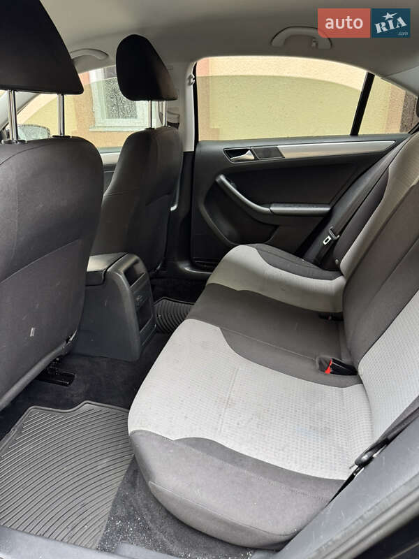 Седан Volkswagen Jetta 2017 в Святопетрівське