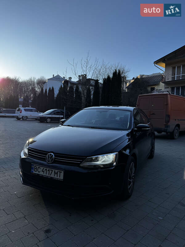 Седан Volkswagen Jetta 2014 в Львове