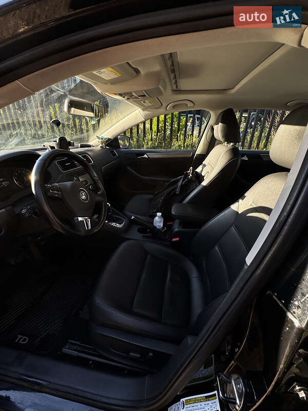Седан Volkswagen Jetta 2014 в Львове