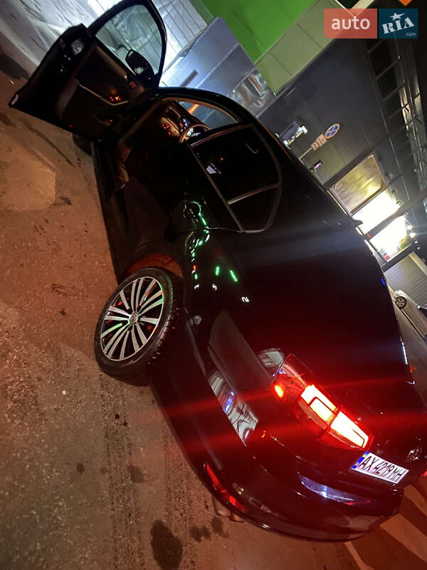 Седан Volkswagen Jetta 2015 в Харкові