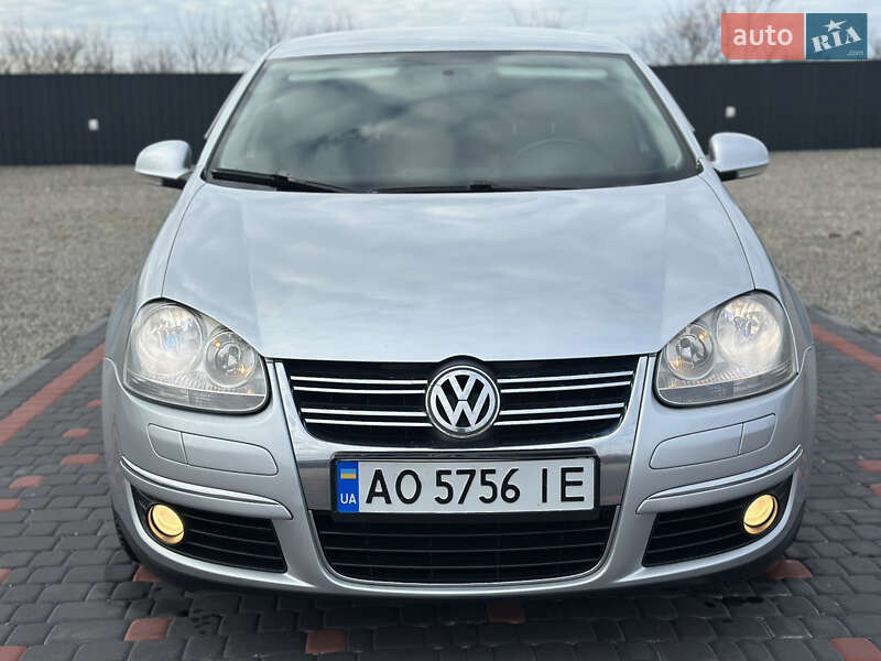 Седан Volkswagen Jetta 2010 в Берегово