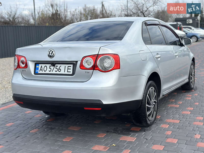 Седан Volkswagen Jetta 2010 в Берегово
