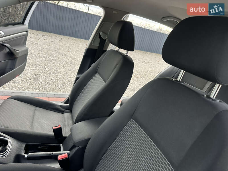 Седан Volkswagen Jetta 2010 в Берегово