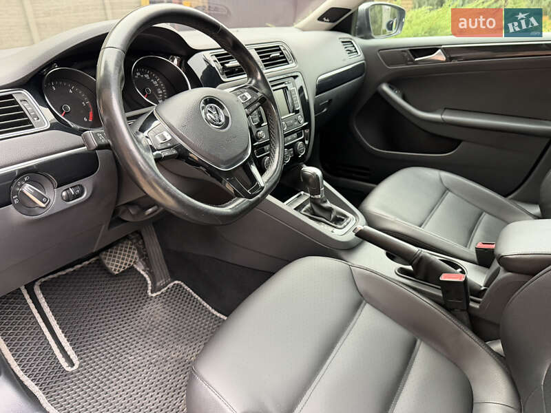 Седан Volkswagen Jetta 2015 в Дніпрі