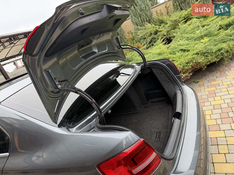 Седан Volkswagen Jetta 2015 в Дніпрі