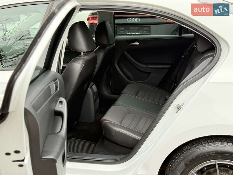 Седан Volkswagen Jetta 2015 в Киеве фото 19 Седан Volkswagen Jetta 2015 в Киеве