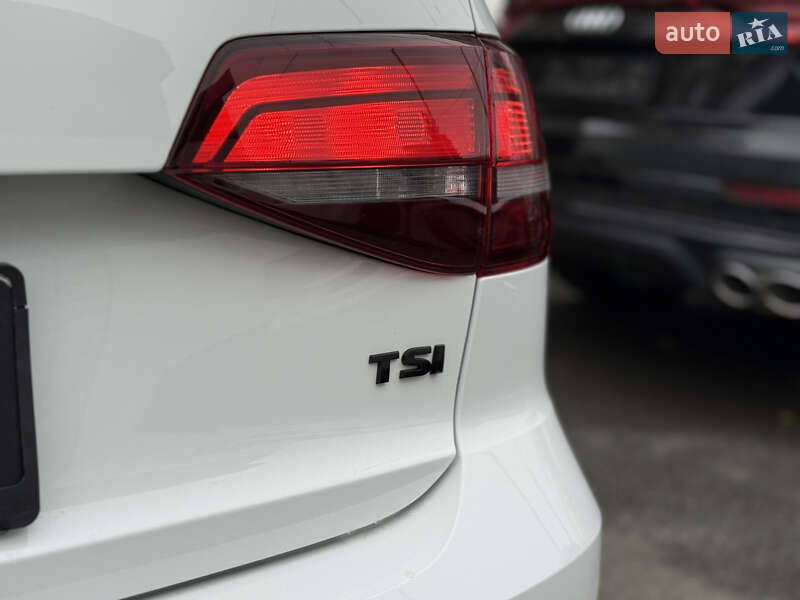 Седан Volkswagen Jetta 2015 в Киеве фото 29 Седан Volkswagen Jetta 2015 в Киеве