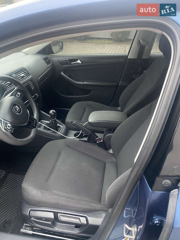 Седан Volkswagen Jetta 2015 в Городку