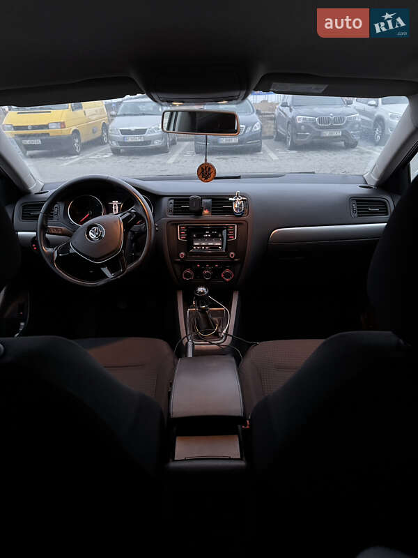 Седан Volkswagen Jetta 2016 в Львове