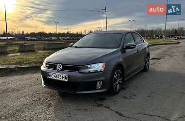 Седан Volkswagen Jetta 2013 в Львові