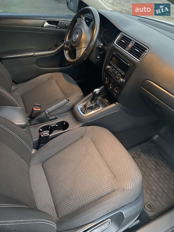 Седан Volkswagen Jetta 2014 в Дніпрі