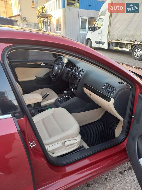 Седан Volkswagen Jetta 2016 в Кропивницькому