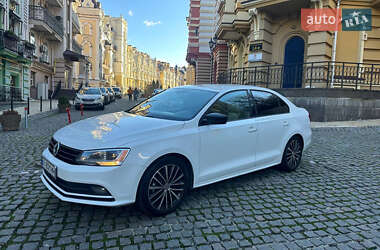 Седан Volkswagen Jetta 2015 в Киеве