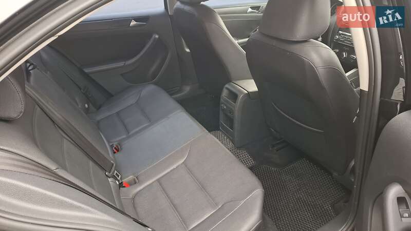 Седан Volkswagen Jetta 2012 в Харкові