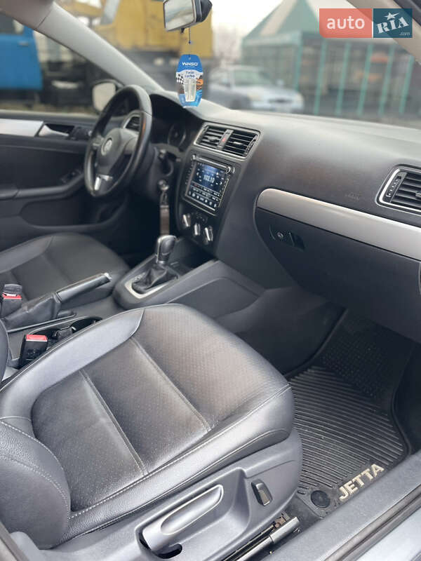 Седан Volkswagen Jetta 2014 в Запоріжжі