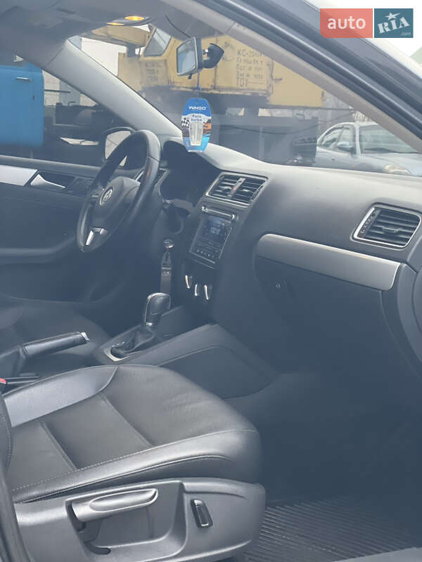 Седан Volkswagen Jetta 2014 в Запоріжжі
