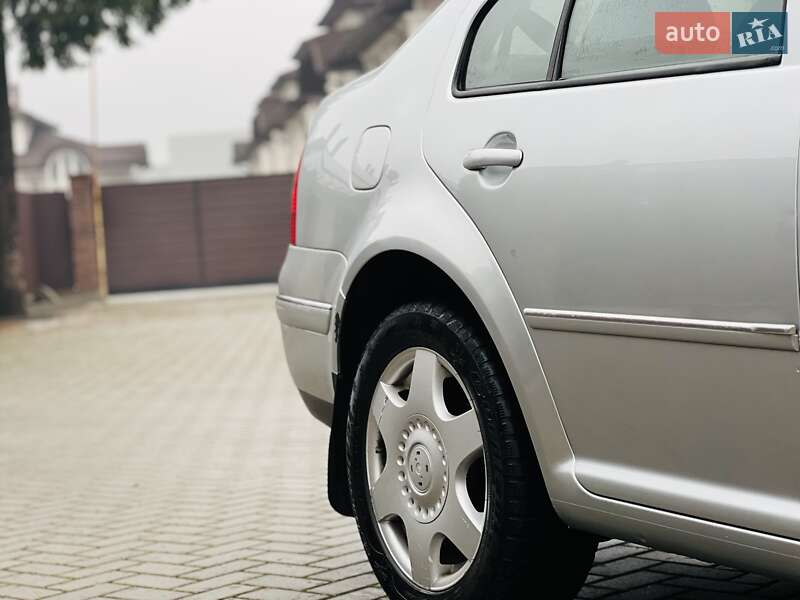 Седан Volkswagen Jetta 2004 в Чернівцях