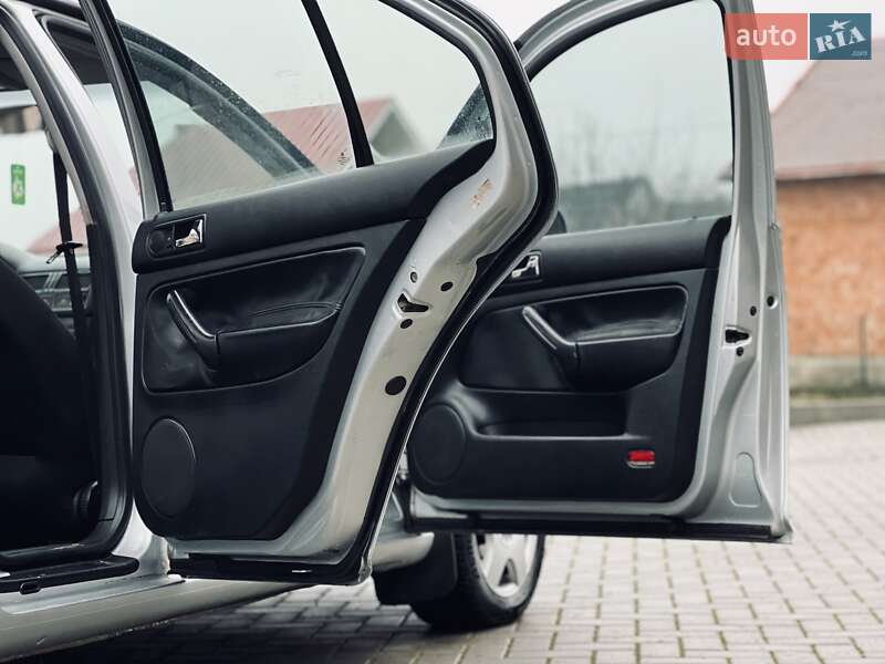 Седан Volkswagen Jetta 2004 в Чернівцях