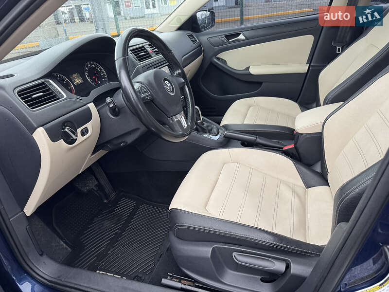 Седан Volkswagen Jetta 2012 в Києві