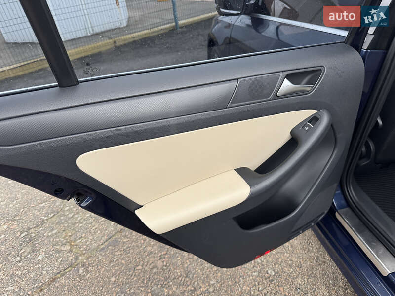 Седан Volkswagen Jetta 2012 в Києві