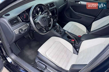 Седан Volkswagen Jetta 2016 в Хмельницькому