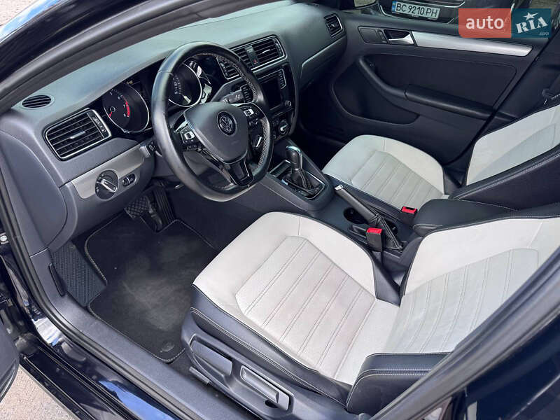 Седан Volkswagen Jetta 2016 в Хмельницькому
