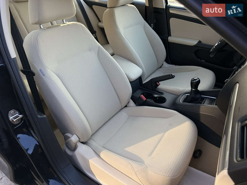 Седан Volkswagen Jetta 2016 в Івано-Франківську