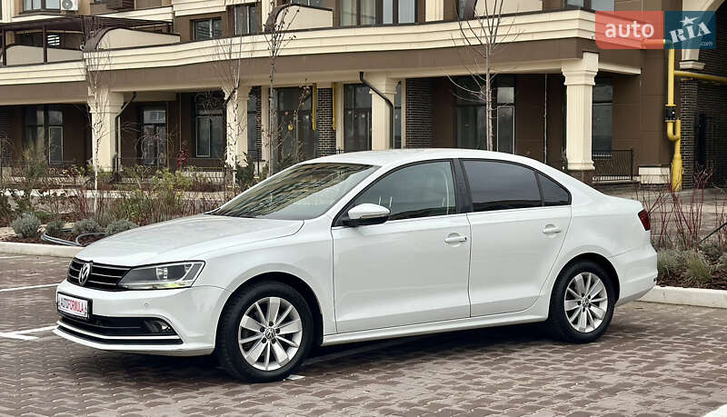 Седан Volkswagen Jetta 2016 в Киеве