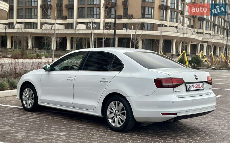 Седан Volkswagen Jetta 2016 в Киеве