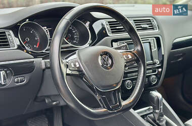 Седан Volkswagen Jetta 2016 в Киеве