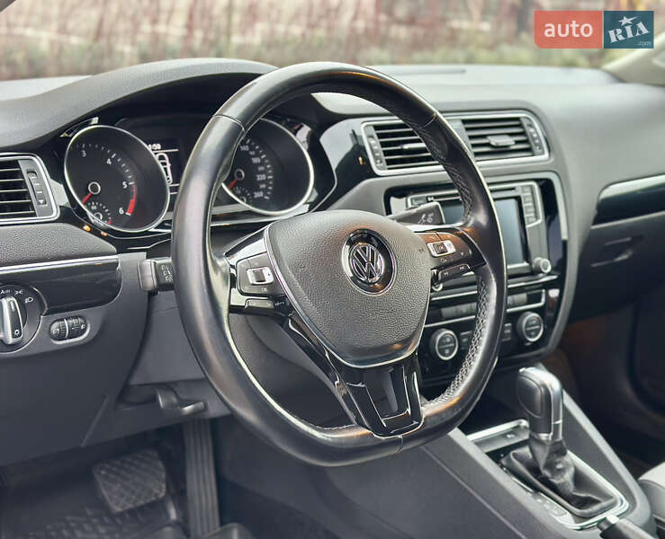 Седан Volkswagen Jetta 2016 в Киеве