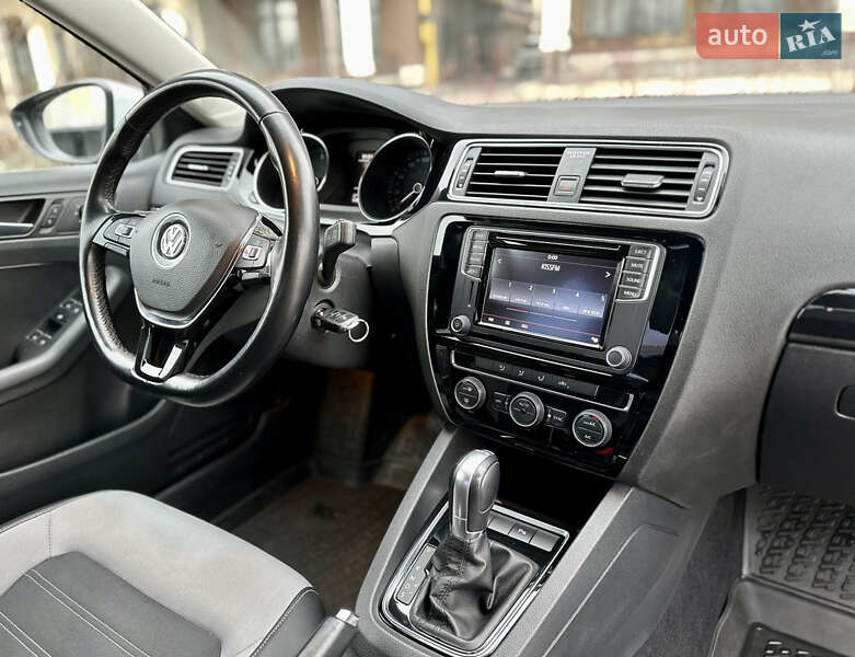 Седан Volkswagen Jetta 2016 в Киеве