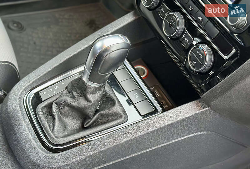 Седан Volkswagen Jetta 2016 в Киеве