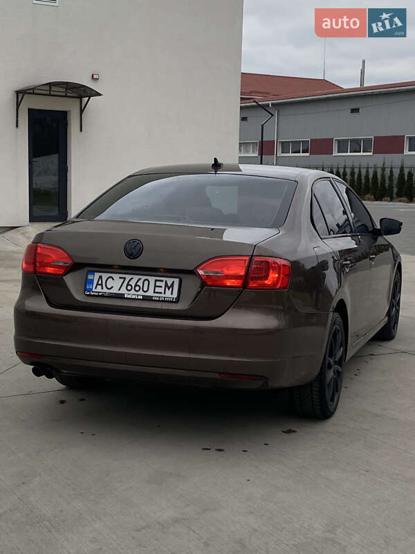 Седан Volkswagen Jetta 2013 в Луцьку