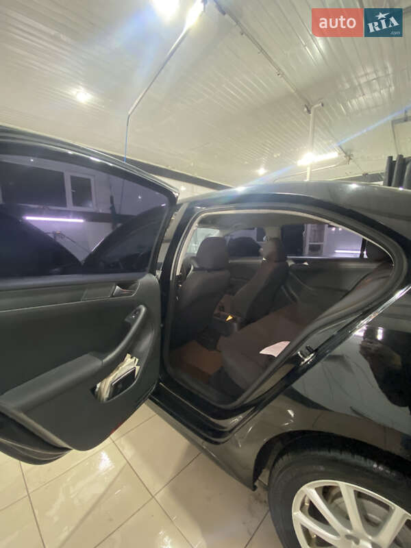Седан Volkswagen Jetta 2011 в Лозовій