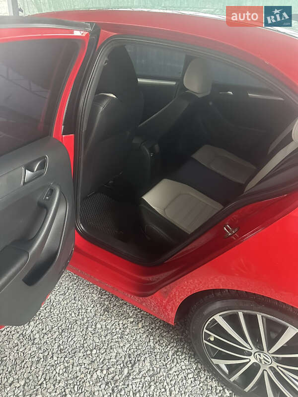 Седан Volkswagen Jetta 2016 в Днепре