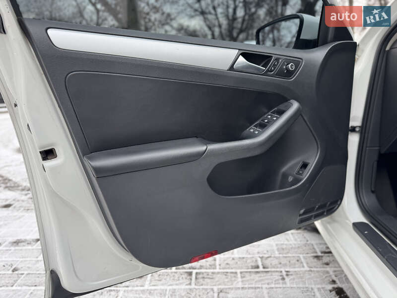 Седан Volkswagen Jetta 2013 в Кам'янському