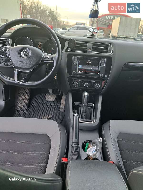 Седан Volkswagen Jetta 2015 в Вінниці