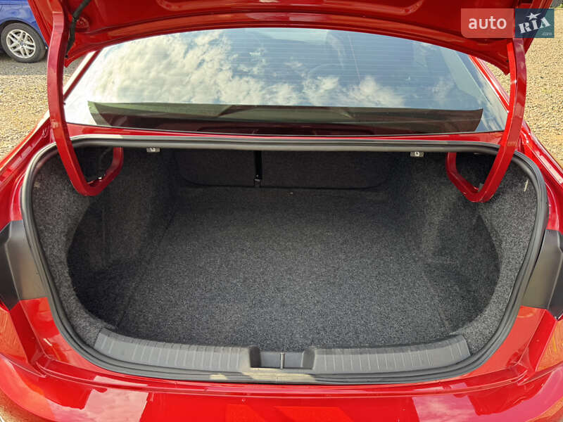 Седан Volkswagen Jetta 2022 в Луцьку