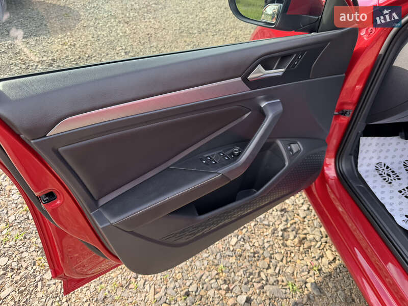 Седан Volkswagen Jetta 2022 в Луцьку