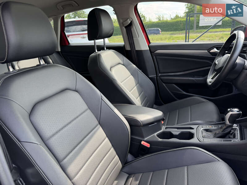 Седан Volkswagen Jetta 2022 в Луцьку