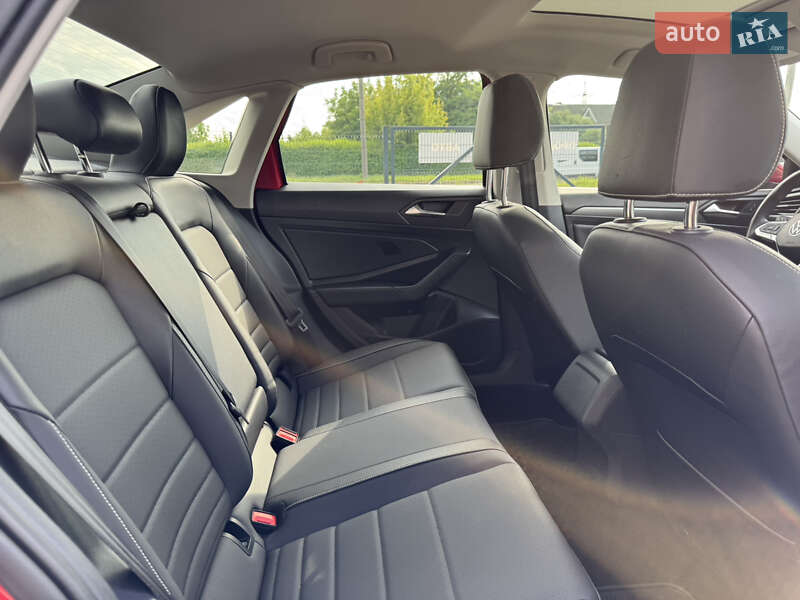 Седан Volkswagen Jetta 2022 в Луцьку