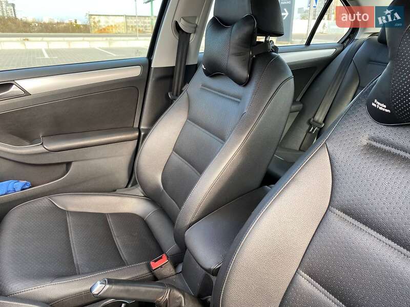 Седан Volkswagen Jetta 2013 в Києві