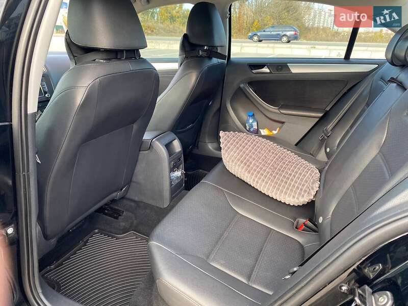 Седан Volkswagen Jetta 2013 в Києві