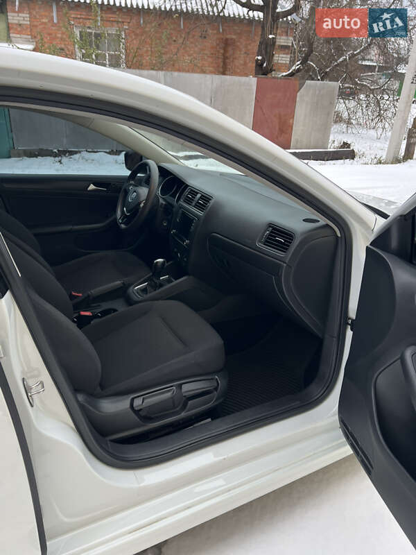 Седан Volkswagen Jetta 2016 в Харкові