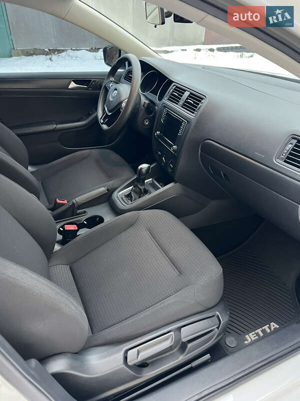 Седан Volkswagen Jetta 2016 в Харкові