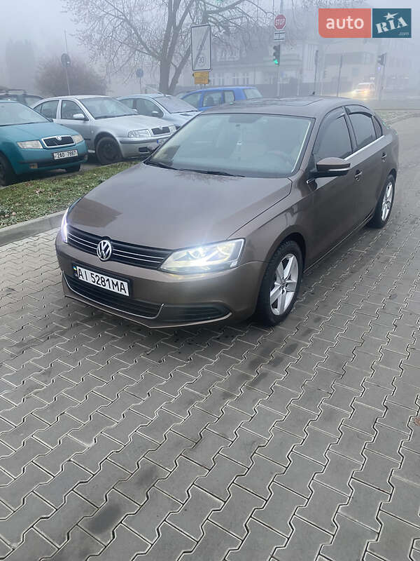 Седан Volkswagen Jetta 2013 в Тячеве