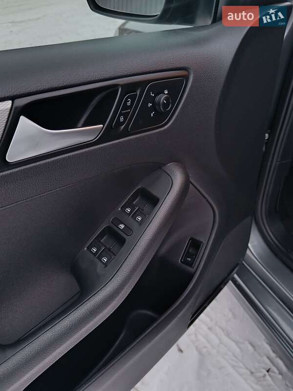 Седан Volkswagen Jetta 2017 в Львове