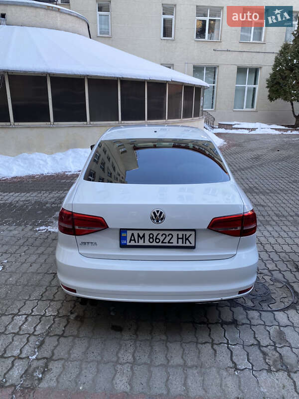 Седан Volkswagen Jetta 2015 в Києві фото 6 Седан Volkswagen Jetta 2015 в Києві
