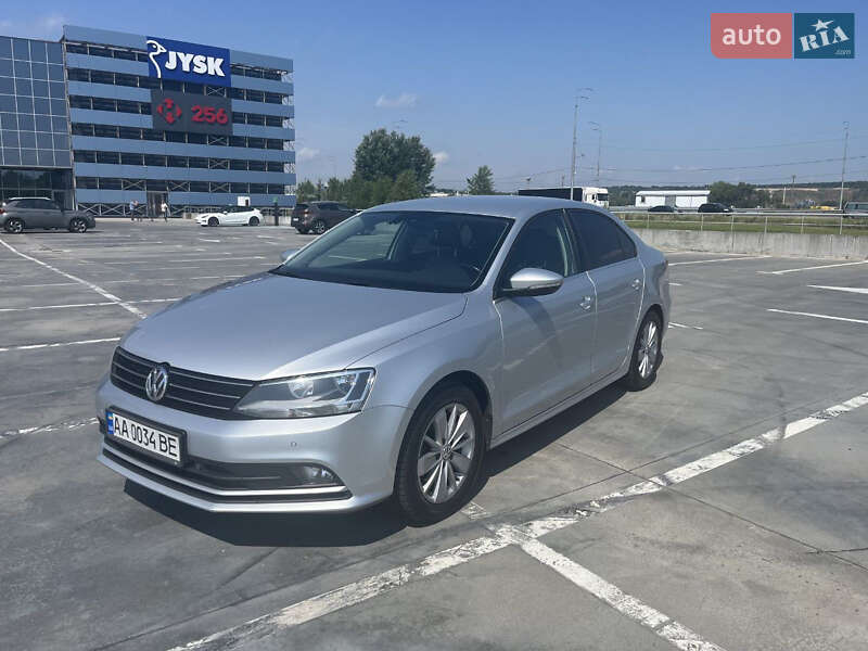 Седан Volkswagen Jetta 2016 в Києві